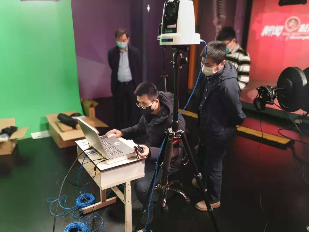 《國新文化戰疫故事》在中國證券報“百業千姿-2.jpg 《國新文化戰疫故事》在中國證券報“百業千姿-2.jpg