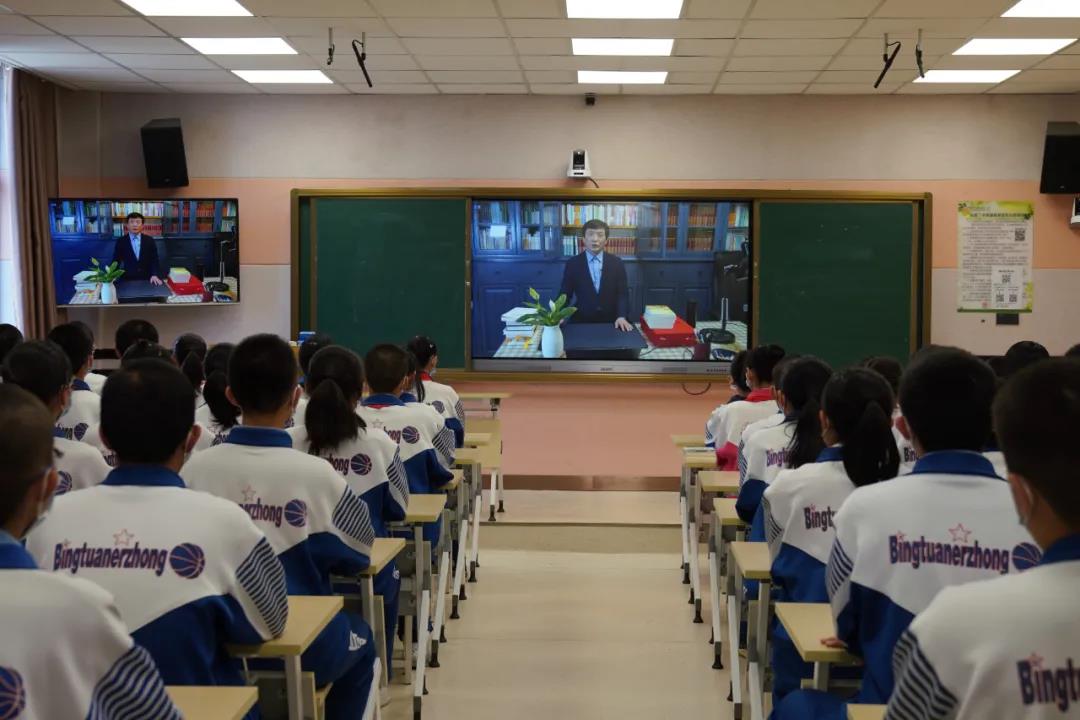 傳承中華文脈，經(jīng)典浸潤(rùn)人生——新疆兵團(tuán)二中開(kāi)展大型讀書(shū)月系列活動(dòng)