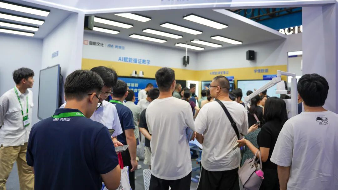 奧威亞AI+教育方案亞教展 “出圈”：人工智能助力教育引關(guān)注，國內(nèi)外需求高漲