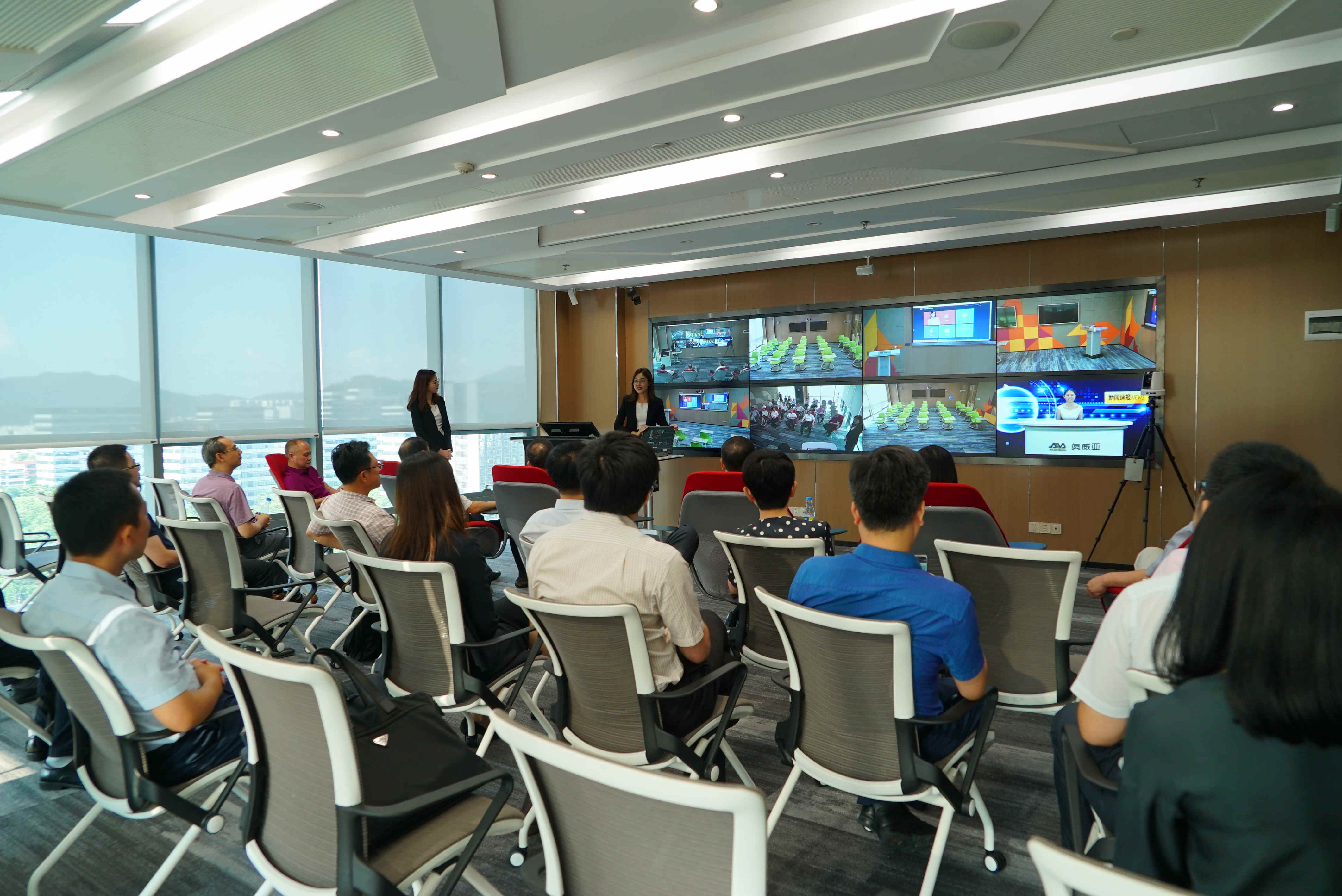 中國國新、上海華誼、中國文發，三方領導參觀奧威亞